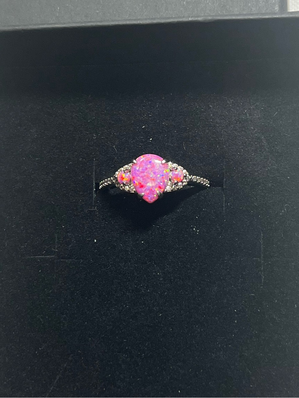 Bomb party ring with pink stones